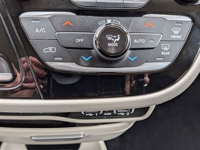 2022 Chrysler Pacifica Touring L:02150UU