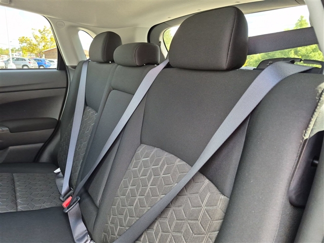 2027 Mitsubishi Outlander Sport LE:MI230580