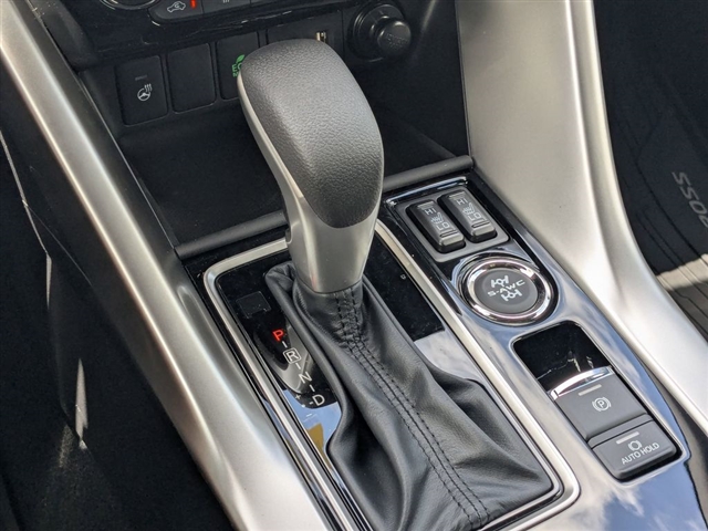 2025 Mitsubishi Eclipse Cross SEL:M241560