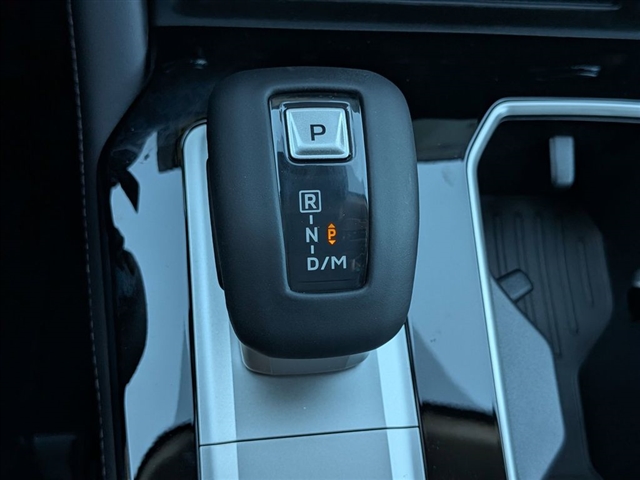 2025 Mitsubishi Outlander SE:MI30030