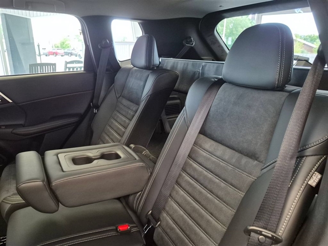 2026 Mitsubishi Outlander SE:MI30500