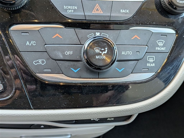 2017 Chrysler Pacifica Touring-L Plus:01870UU