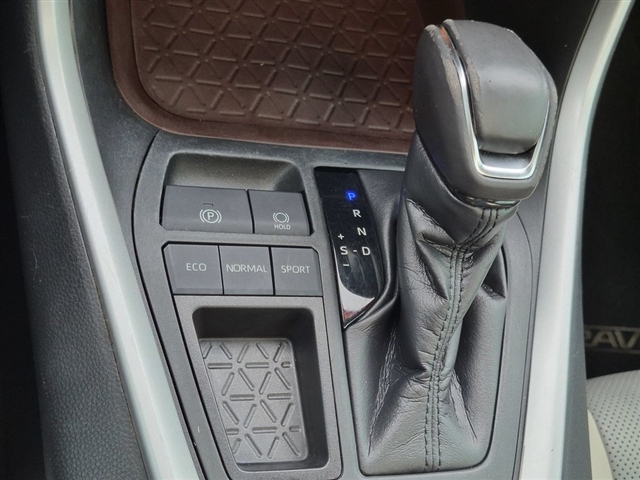 2020 Toyota RAV4 Limited:02570UU