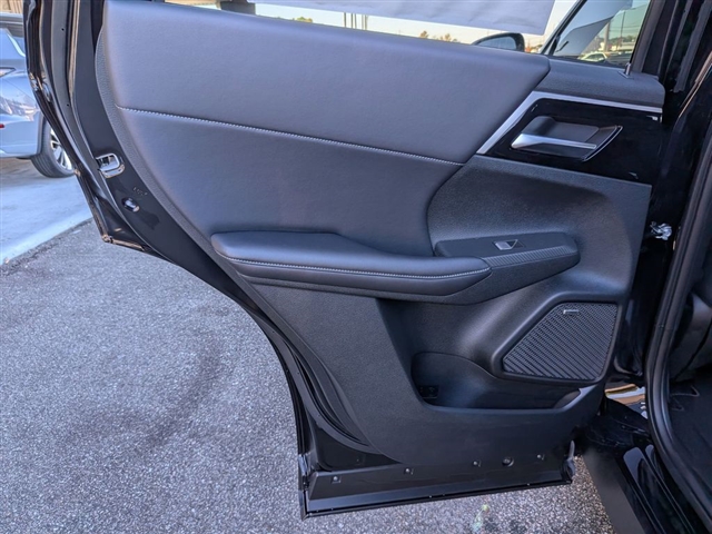 2025 Mitsubishi Outlander SE:MI30030