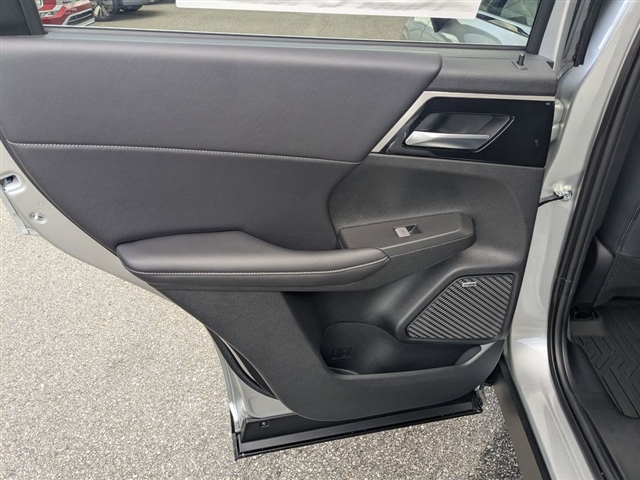 2025 Mitsubishi Outlander SE:MM39600