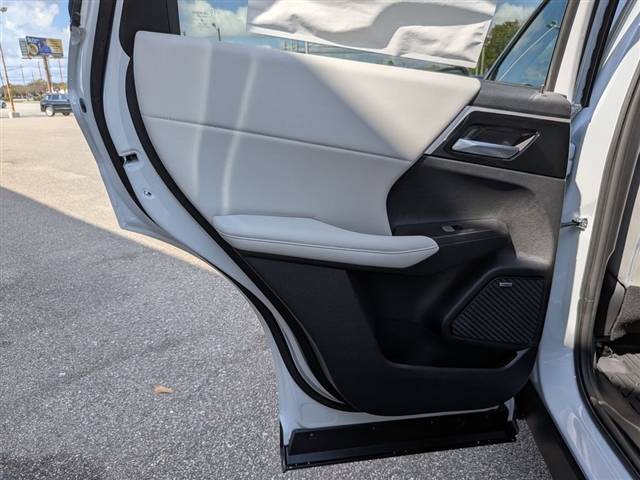 2026 Mitsubishi Outlander SE:MI30280