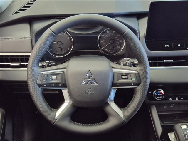 2026 Mitsubishi Outlander SE:MI30500
