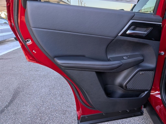 2025 Mitsubishi Outlander SE:MI30000