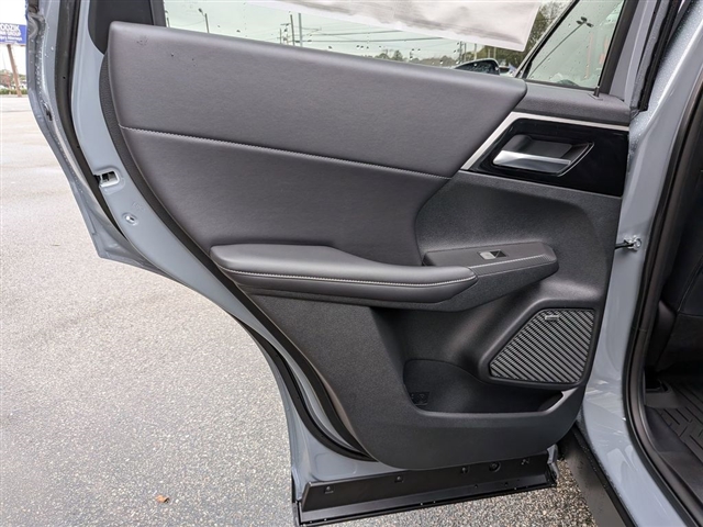 2026 Mitsubishi Outlander SE:MI130120