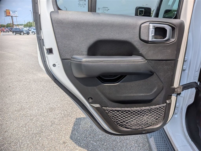 2022 Jeep Wrangler Unlimited Unlimited Sahara:02490UU