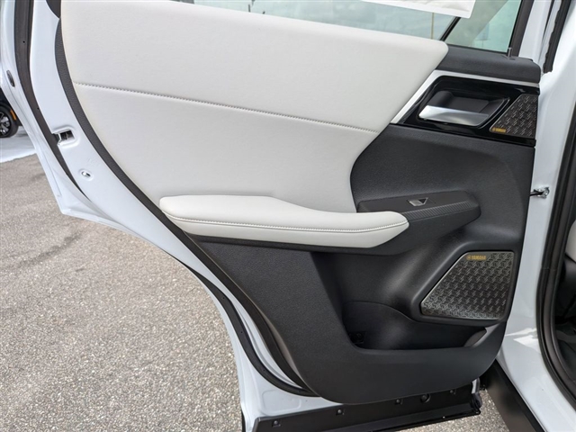 2025 Mitsubishi Outlander SE:MM39820