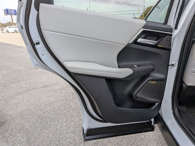 2026 Mitsubishi Outlander SE:MI30160