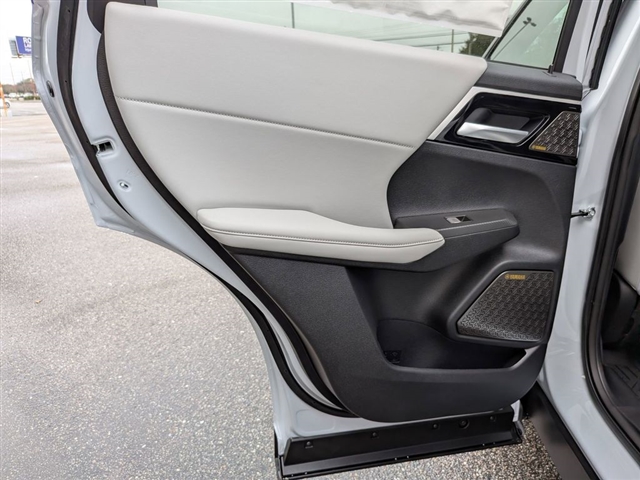 2026 Mitsubishi Outlander SE:MI30130