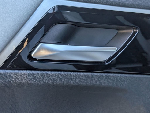 2025 Mitsubishi Outlander SE:MI30010