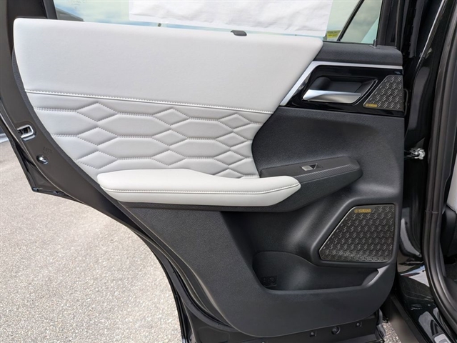 2025 Mitsubishi Outlander SEL Platinum Edition:MM139670