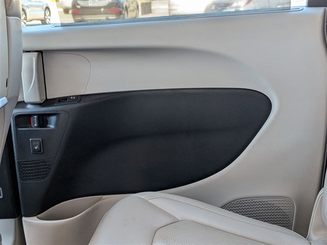 2017 Chrysler Pacifica Touring-L Plus:01870UU