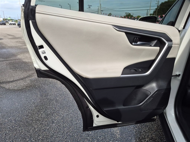 2020 Toyota RAV4 Limited:02570UU