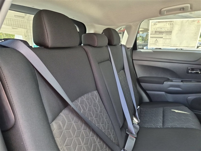 2027 Mitsubishi Outlander Sport LE:MI230580