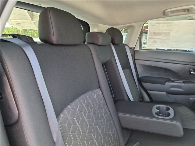 2027 Mitsubishi Outlander Sport LE:MI330610
