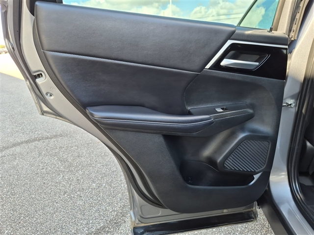 2023 Mitsubishi Outlander SE:30052N