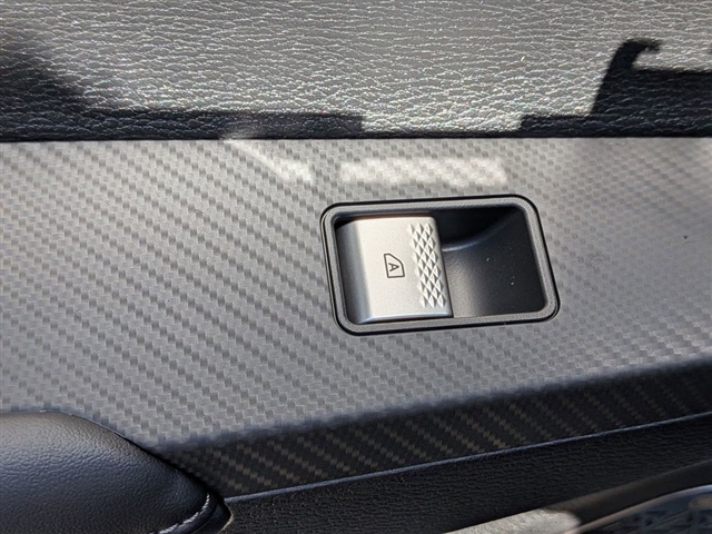 2026 Mitsubishi Outlander Black Edition:MI30460