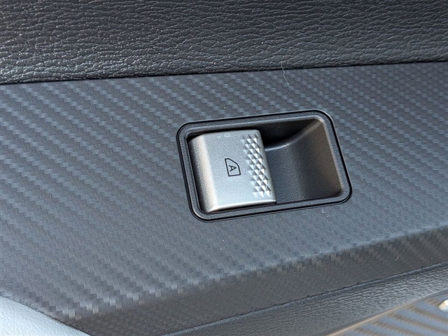 2025 Mitsubishi Outlander SE:MI30010