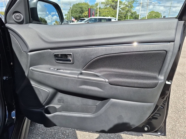 2027 Mitsubishi Outlander Sport LE:MI230580