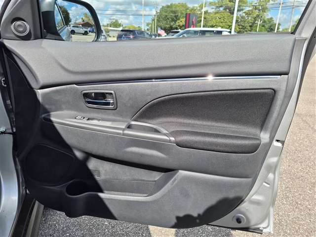 2027 Mitsubishi Outlander Sport LE:MI330610