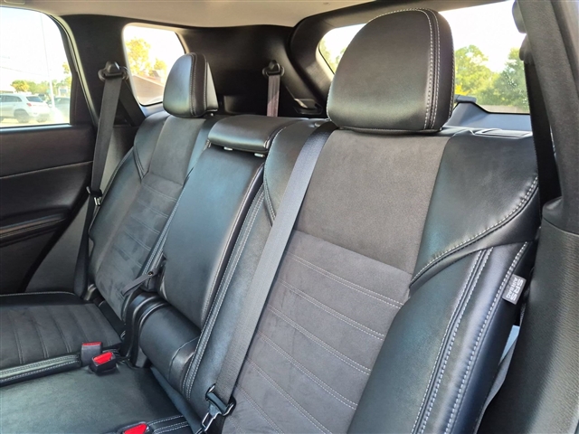 2023 Mitsubishi Outlander SE:30052N
