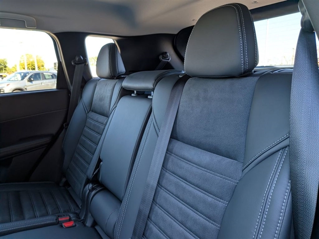 2025 Mitsubishi Outlander SE:MI30020