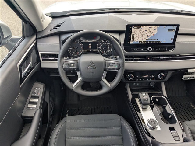 2025 Mitsubishi Outlander SE:MM39600