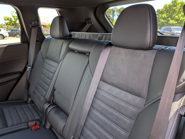 2026 Mitsubishi Outlander SE:MI30420