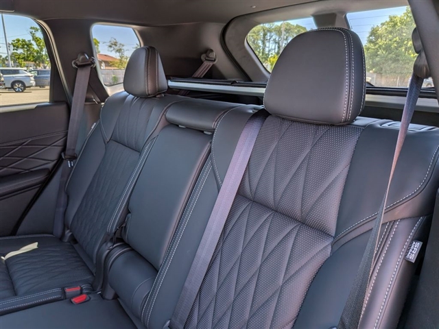 2026 Mitsubishi Outlander Black Edition:MI30460