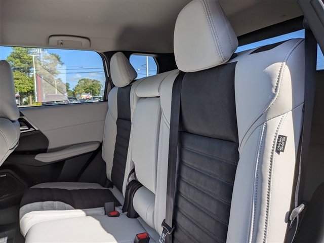 2025 Mitsubishi Outlander SE:MM139900