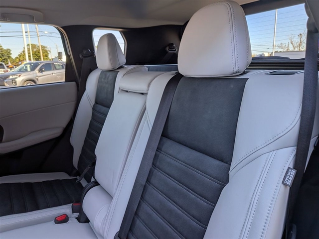 2025 Mitsubishi Outlander SE:MI30010