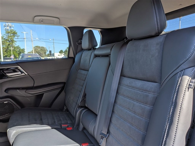 2025 Mitsubishi Outlander SE:MM139910