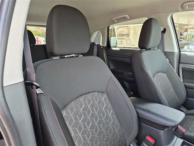 2027 Mitsubishi Outlander Sport LE:MI230580