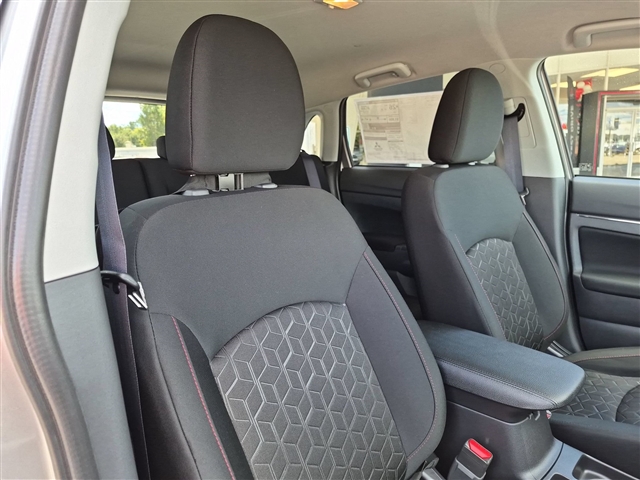 2027 Mitsubishi Outlander Sport LE:MI330610