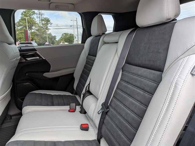 2025 Mitsubishi Outlander SE:MM39820