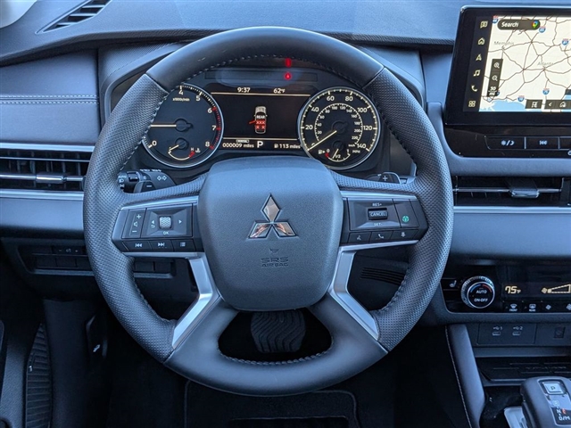 2025 Mitsubishi Outlander SE:MI30030