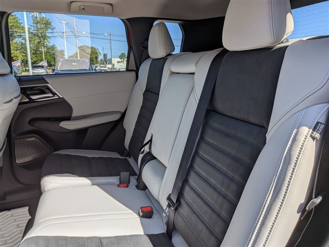 2025 Mitsubishi Outlander SE:MM39870