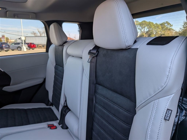 2026 Mitsubishi Outlander SE:MI30090