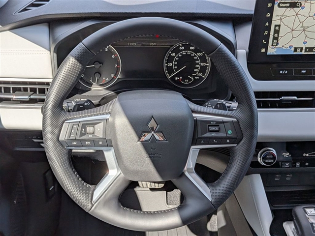 2026 Mitsubishi Outlander SE:MI30280