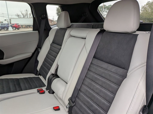 2026 Mitsubishi Outlander SE:MI30130