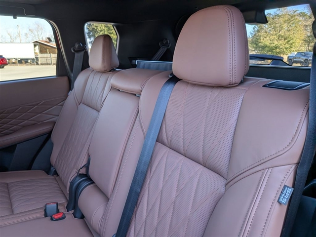 2026 Mitsubishi Outlander Black Edition:MI30060