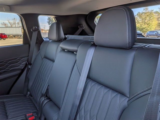 2026 Mitsubishi Outlander Black Edition:MI30100