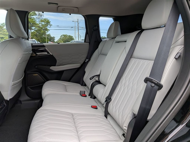 2025 Mitsubishi Outlander SEL Platinum Edition:MM139670