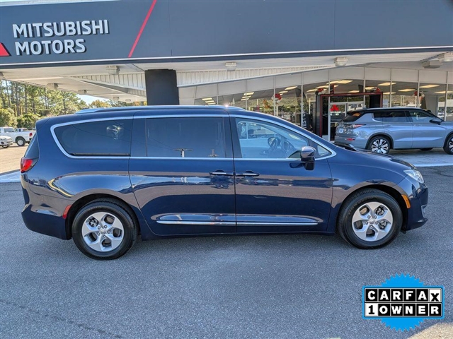 2017 Chrysler Pacifica Touring-L Plus:01870UU