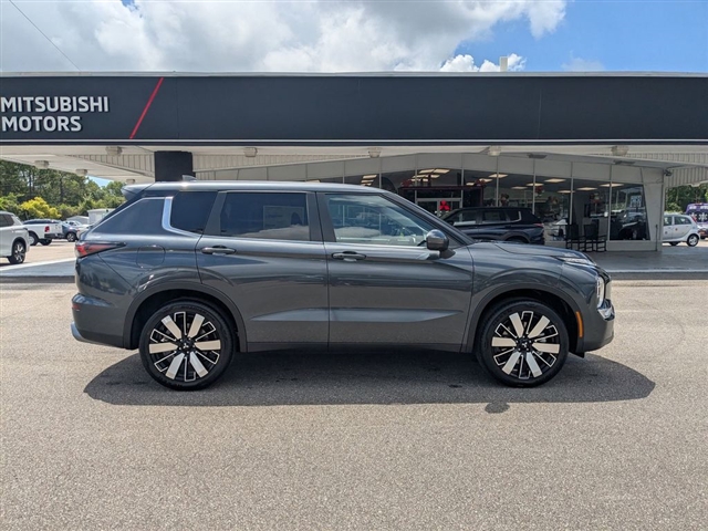 2025 Mitsubishi Outlander SE:MM39590