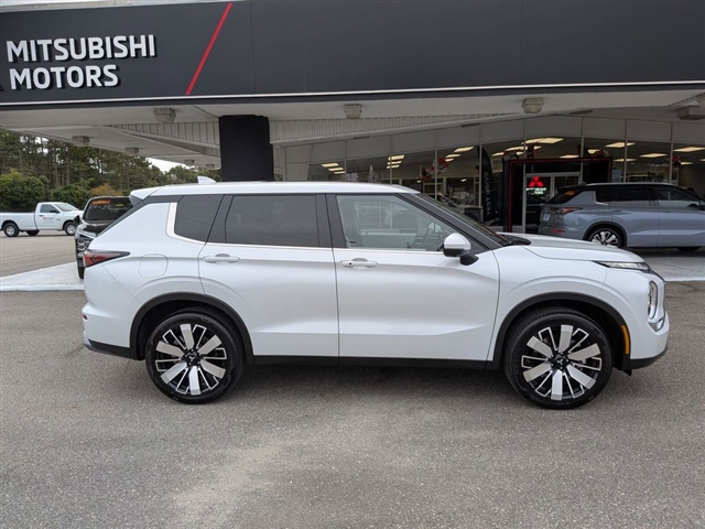 2025 Mitsubishi Outlander SE:MM39970
